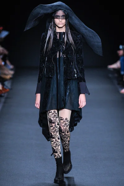 Look 10